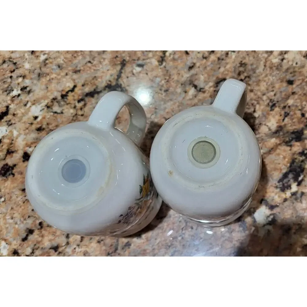 Salt & Pepper Shaker Set Flower Pattern With Handle Approx 4 1/2